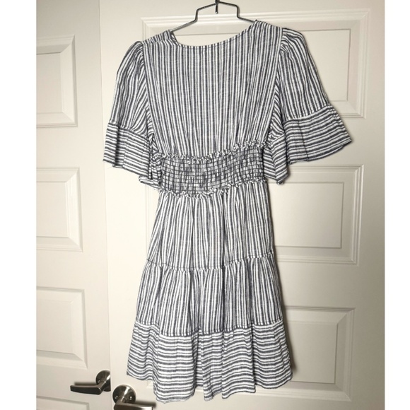 Max Studio Women's flutter sleeve tiered short dress in Size XS - Picture 5 of 7